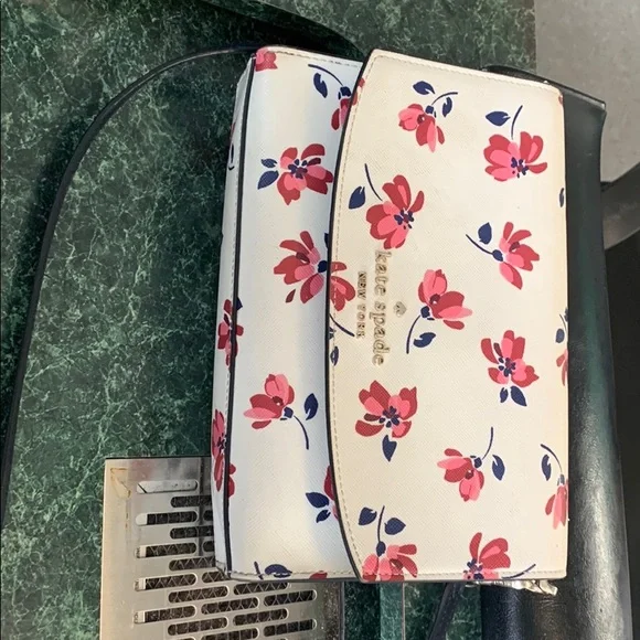 Kate Spade Carson Convertible Crossbody Bag - Picture 1 of 2